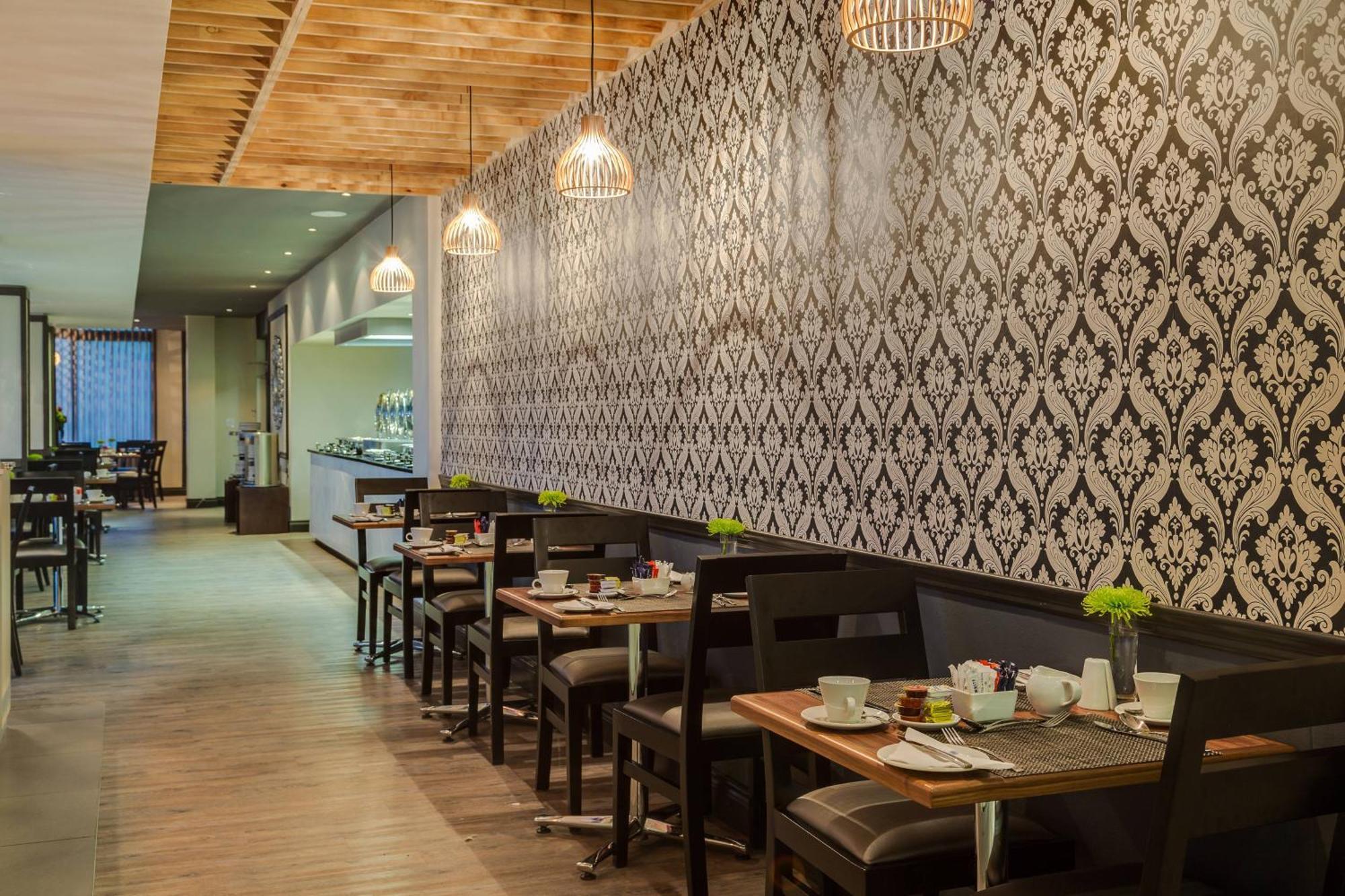 Protea By Marriott Waterfront Breakwater Hotel 3*