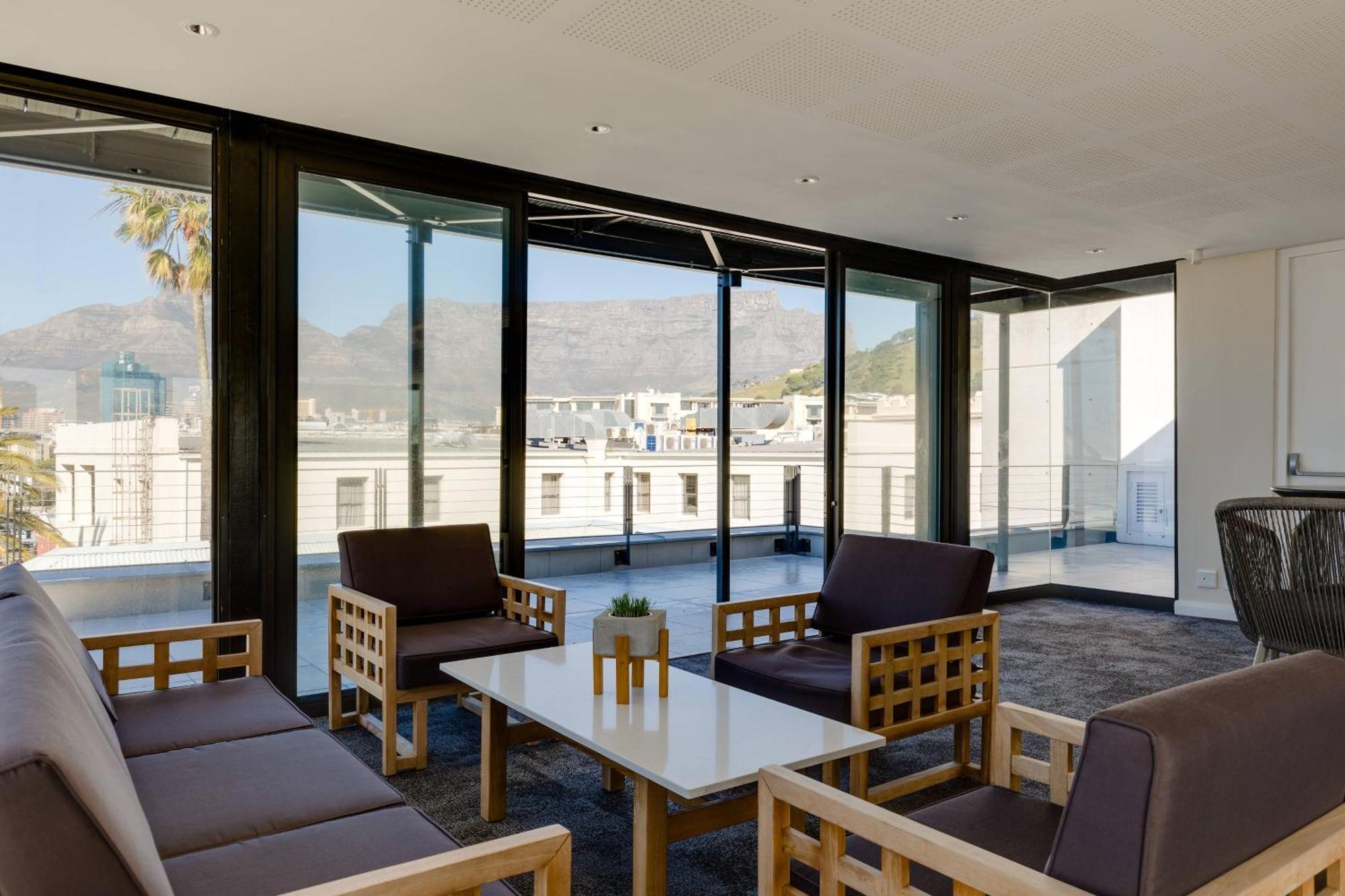 Protea By Marriott Waterfront Breakwater Hotel 3*