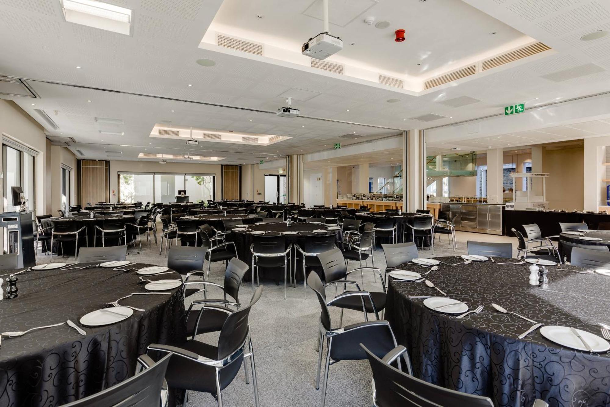 Protea By Marriott Waterfront Breakwater 3*