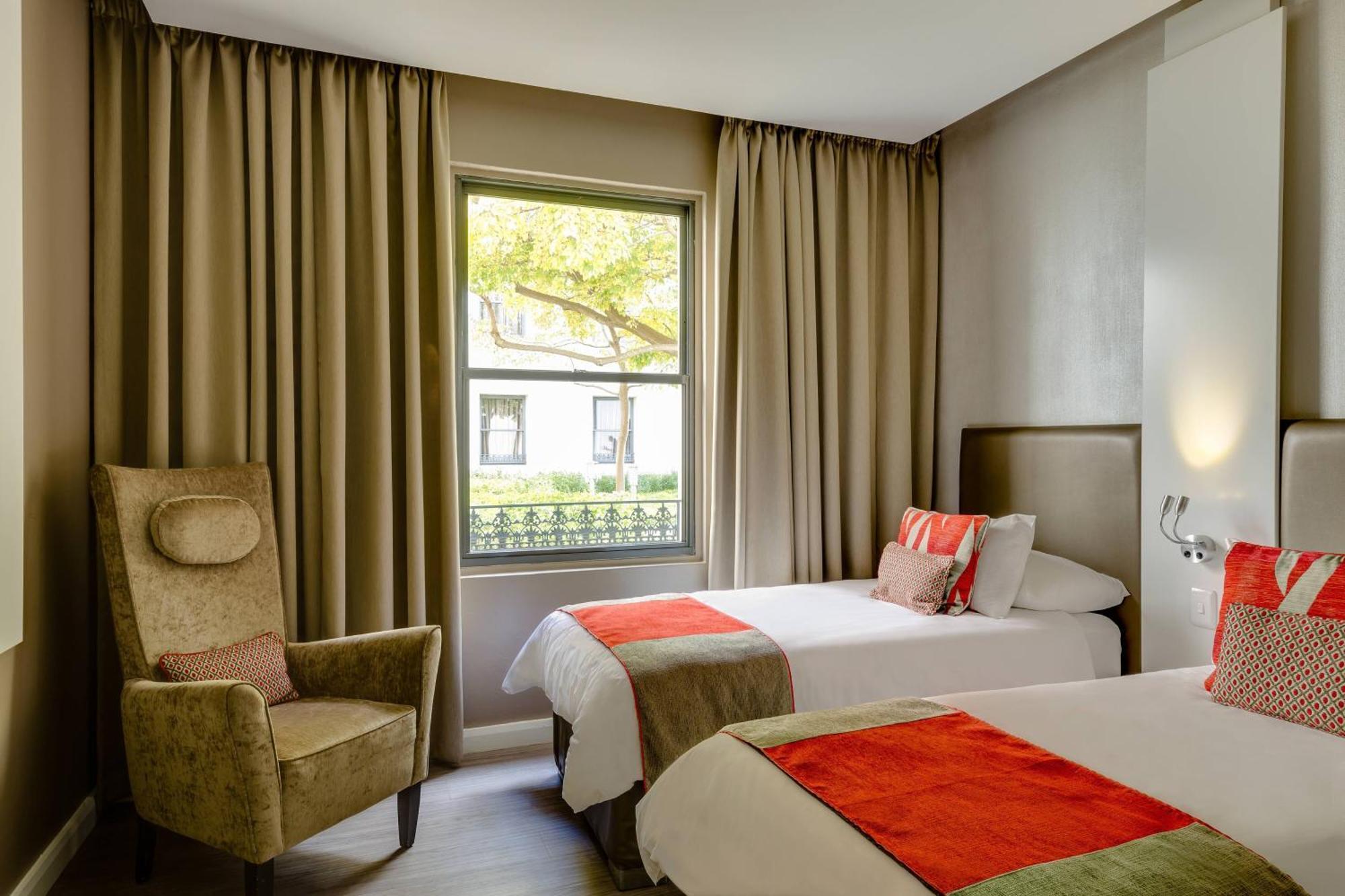 Protea By Marriott Waterfront Breakwater Hotel 3*