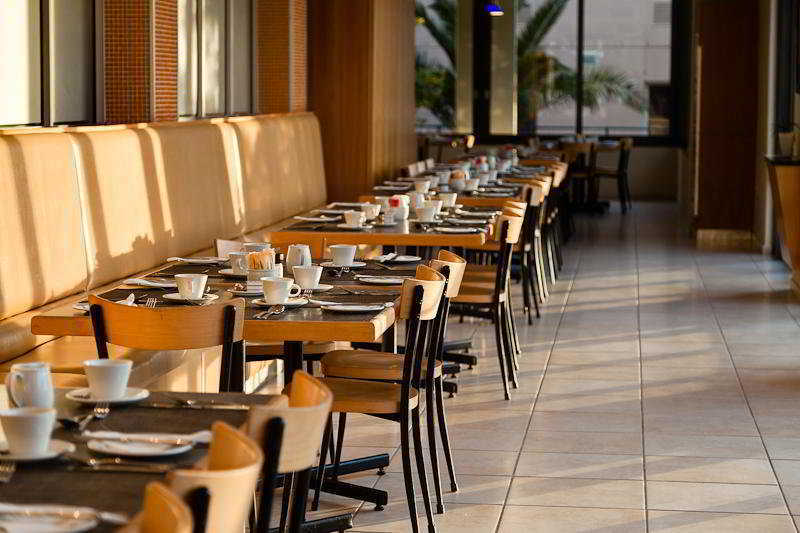 Protea By Marriott Waterfront Breakwater Hotel 3*